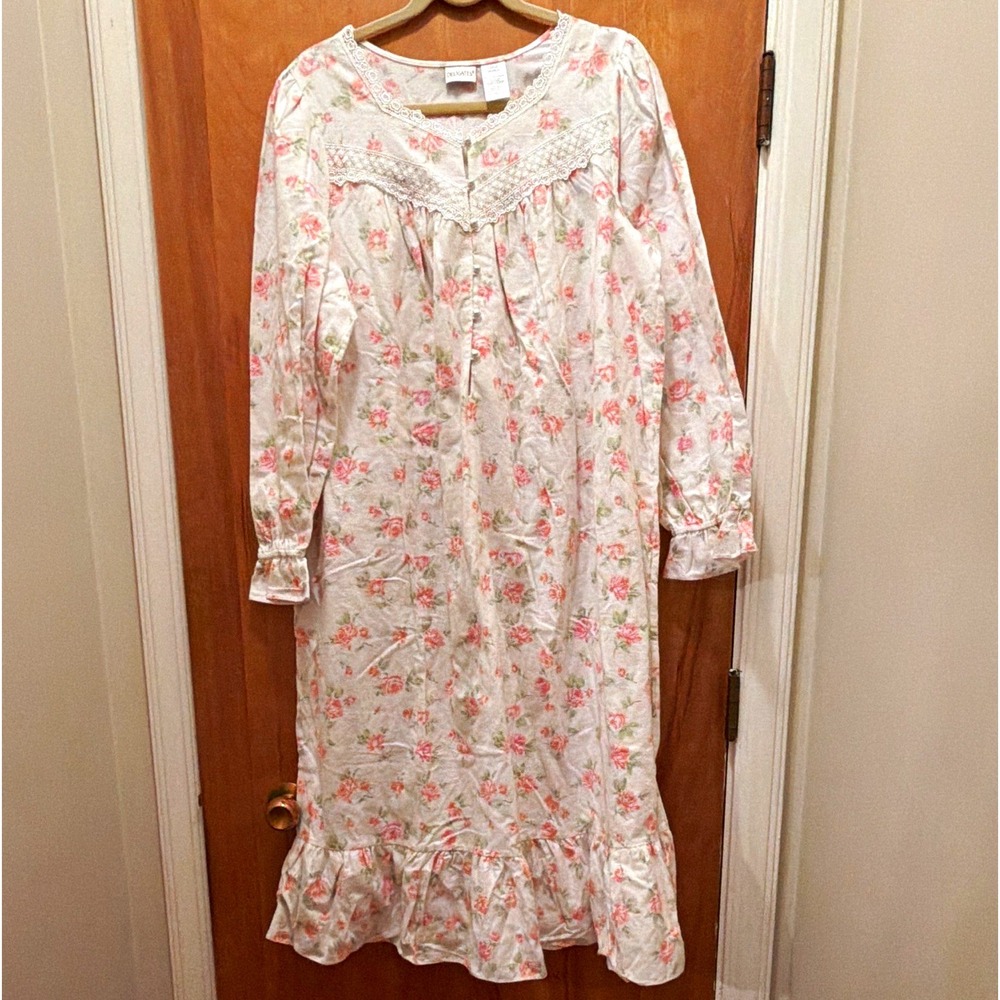 NWT Delicates Flannel Nightgown Floral Lace Pearl Button Vintage Grannycore L